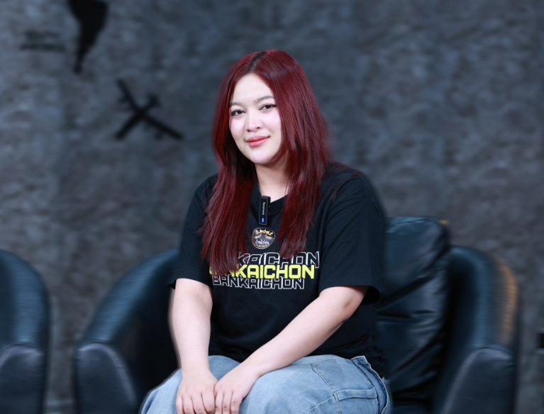 ผู้สาว บ้าไก่